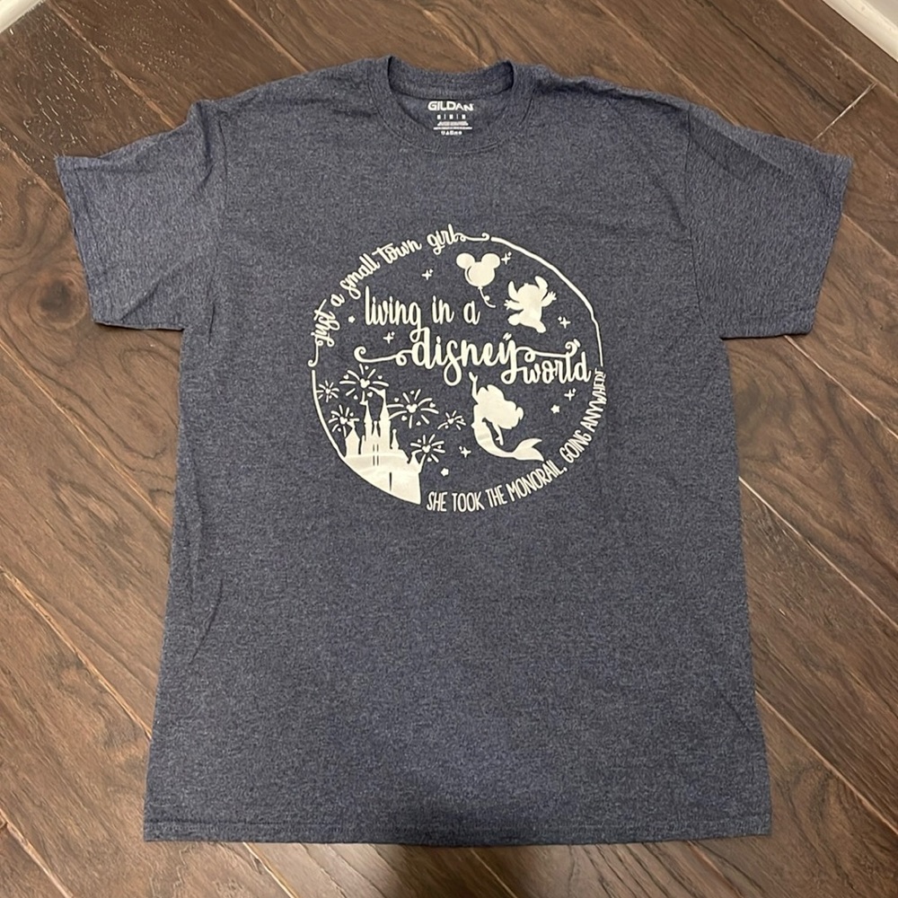 Unique Disney Shirt sz M